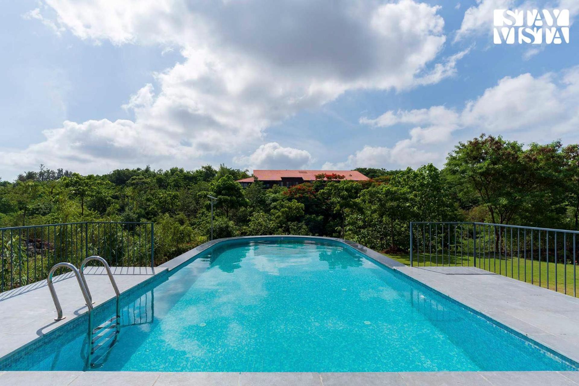 Stayvista'S Celeste Villa - Hill-View Retreat With Infinity Pool 纳西克 外观 照片