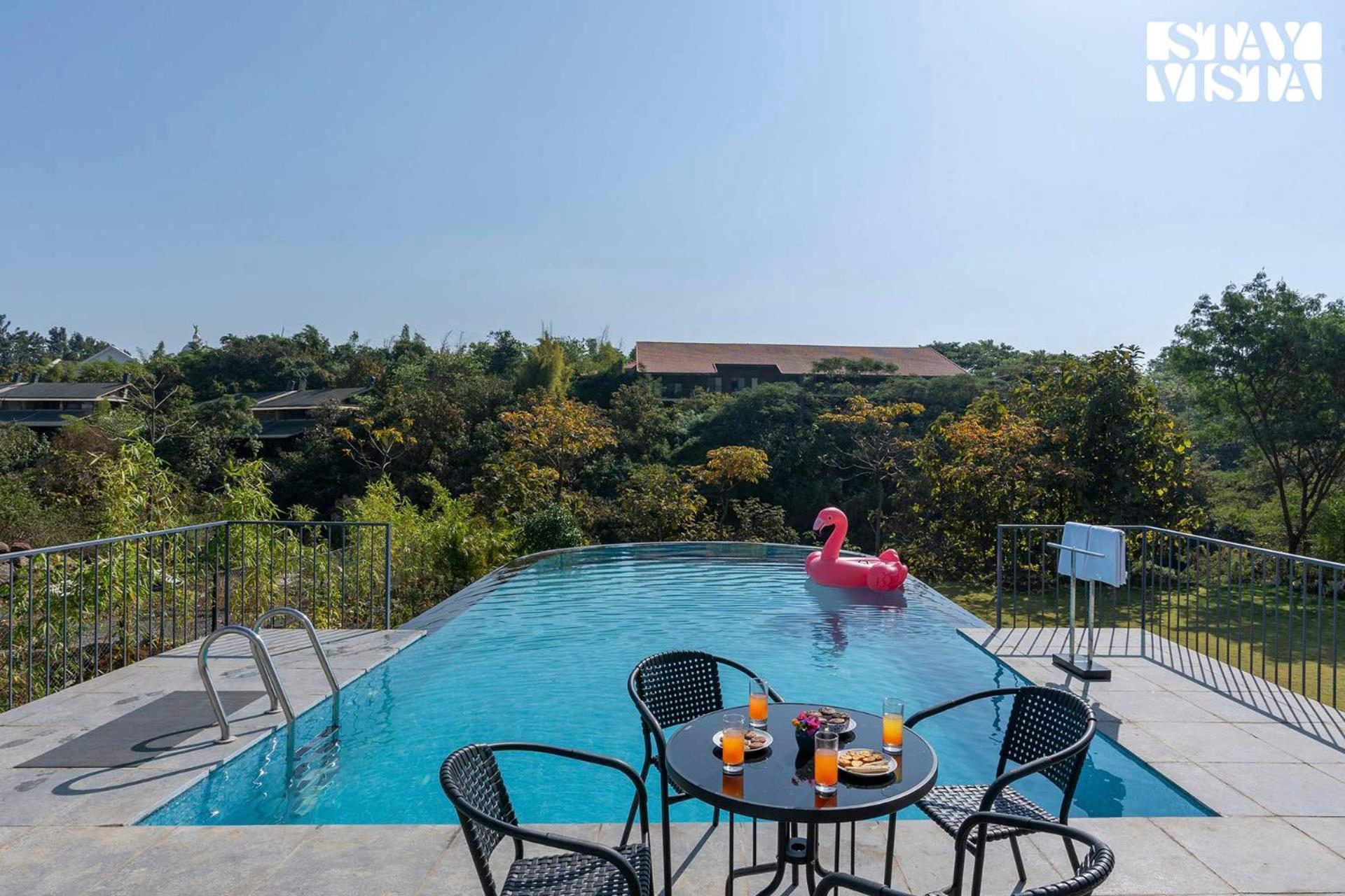 Stayvista'S Celeste Villa - Hill-View Retreat With Infinity Pool 纳西克 外观 照片